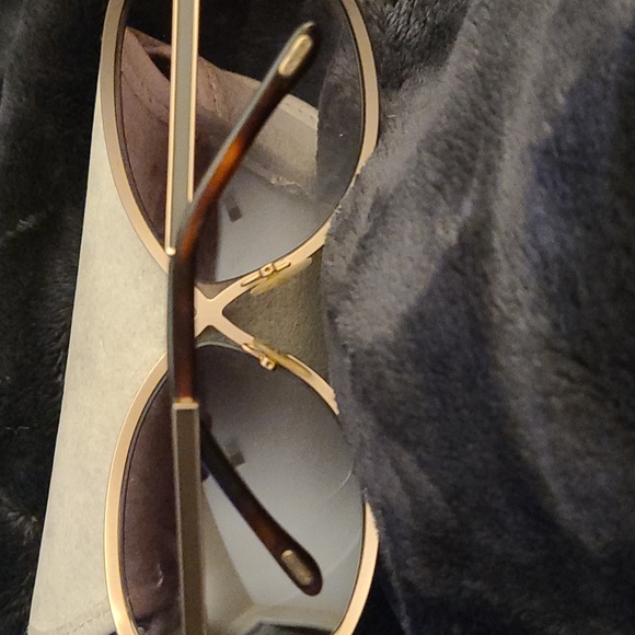 Sunglasses - Picture 4 of 5